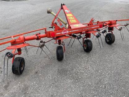Kreiselheuer - Kreiselzettwender Kuhn GF 3701