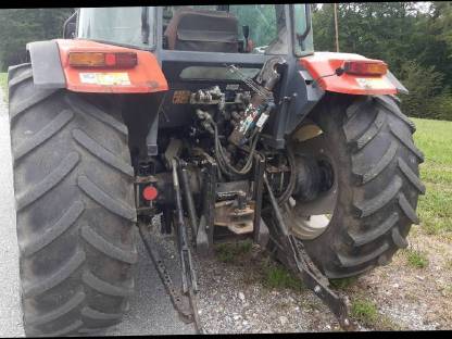 Bild 6:Traktor Massey Ferguson 4255