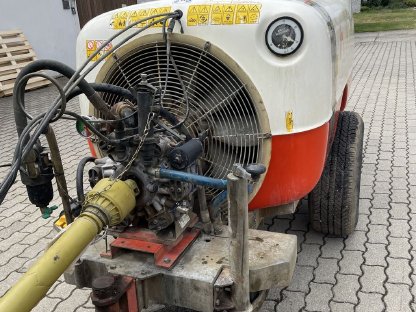 Bild 8:Friuli Weingartenspritze