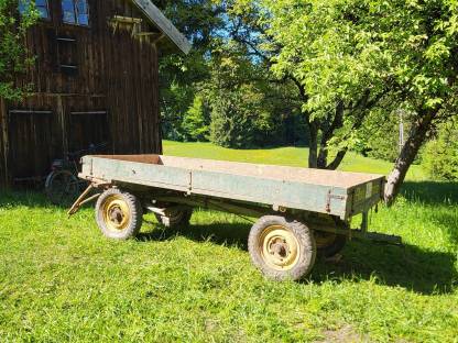 Bild 2:Gummiwagen Anhänger