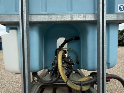 Bild 5:Stockaustriebsspritze inkl. Aufsattelspritze 300 l