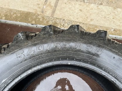 Bild 4:Traktorreifen Taurus 540/65 R38, 2,4 mm Profil
