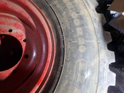 Bild 3:Traktor, LKW Reifen Michelin XZL