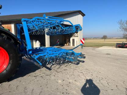 Bild 9:Lemken Saatbeetkombination Korund 8