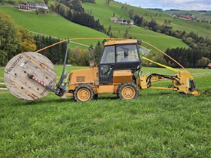 Bild 4:Vermeer Case Kabelpflug-Arbeiten Vibrationspflug