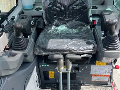 Bild 4:Takeuchi TB 225