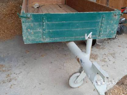 Kippmulde und Anhänger