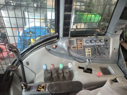 Bild 6:Valtra T173 H - Forsttraktor mit Vollausstattung