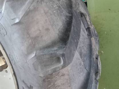 Bild 2:Traktor Reifen ohne Felgen
