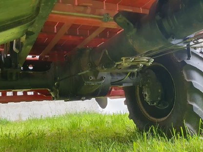 Bild 5:Reform Muli 600SL mit 18 m³ Ladewagen