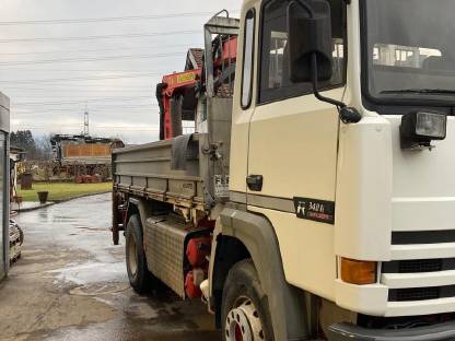 Bild 2:Lkw mit Kran Renault