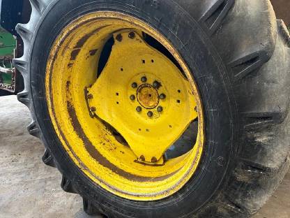 Bild 2:Forstreifen John Deere