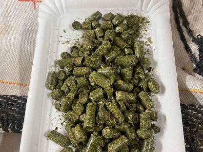 Bild 2:Heu, Luzernepellets