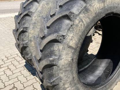 Bild 2:Traktorreifen 420/85 R34