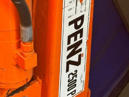 Bild 6:Klassiker Mercedes Benz Transporter mit gültigem Pickerl