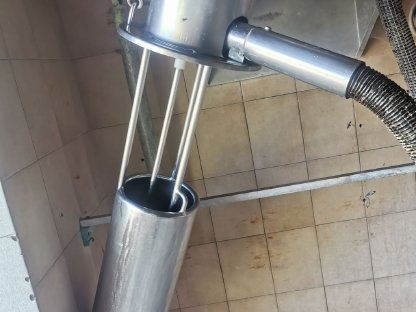 Bild 5:Rohrmelkanlage DeLaval mit Kühlaggregat und 300 l Milchtank