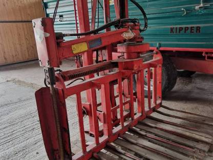 Bild 2:Kuhn Siloblockschneider