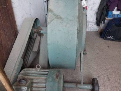 Bild 5:Heuverteiler mit Gebläse