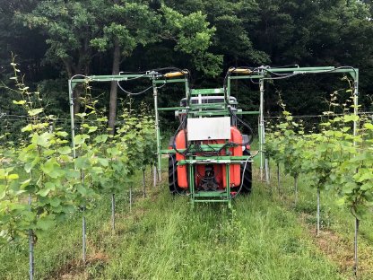 Bild 2:Weingartenspritze Jessernigg 2-reihig