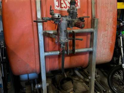 Spritze / Tank 550 Liter Jesur Sattelspritze Weingarten