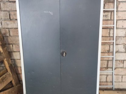 Alte Metall-Werkstatt/Lagerschrank – abschließbar