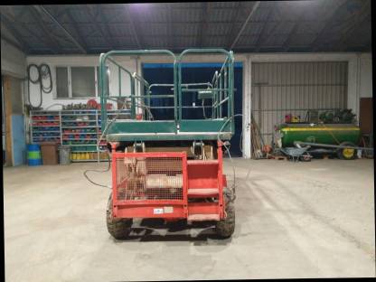 Bild 2:Fahrbare Hebebühne Simon Skyhawk 120E