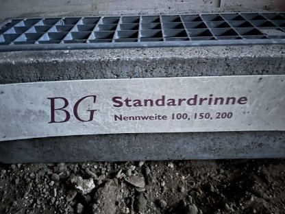 Bild 4:Suche Pflastersteine Rigol