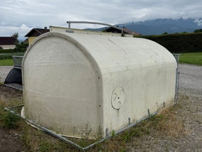 Kälberiglu mit anbaubarem Zaun
