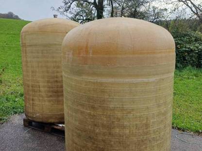 Bild 5:Polyestertank mit Mannloch