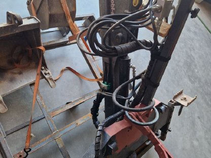 Bild 3:Anbaubagger Avant 210 für AVANT