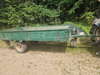 Bild 2:Traktoranhänger