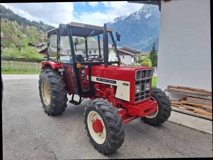 Traktor IHC 533