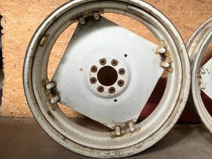 Bild 2:Felgen für New Holland