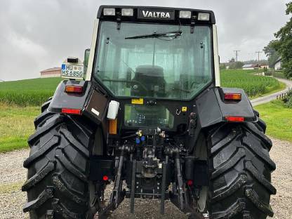 Bild 6:Valtra 6850