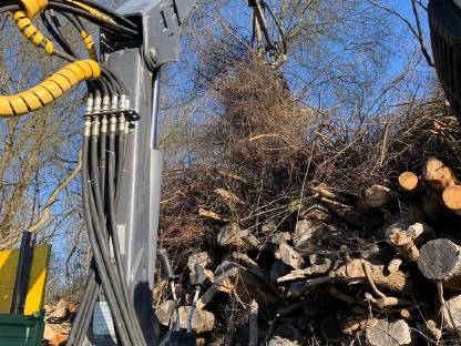 Bild 4:FARMA Forstkran 8,5 m, 3-Punkt mit Flopdown Abstützung CAT 2/3