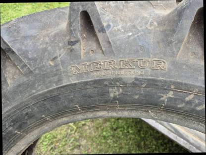 Bild 5:2 Stk. Traktorreifen 11.2/10-28