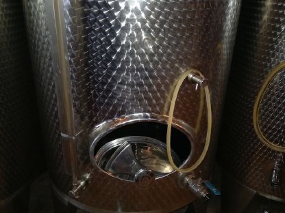 Bild 2:Edelstahltanks