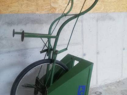 Bild 3:Düngerscheibtruhe