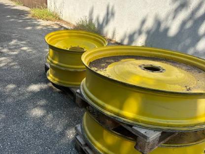 Bild 2:John Deere Pflegebereifung