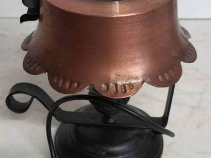 Bild 3:Rustikale Stehlampe mit Messingschirm