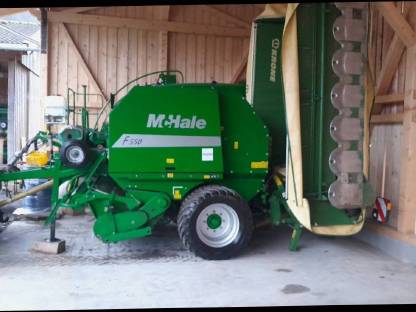 Rundballenpresse McHale F550