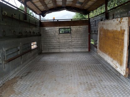 Bild 2:Verkaufe Großen Traktor Viehanhänger