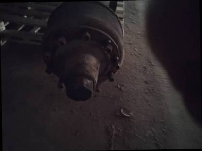 Bild 3:Lkw - Achse mit Reifen