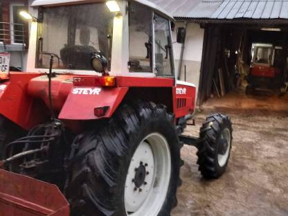 Bild 3:Traktor Steyr 8100