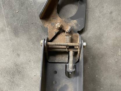 Bild 3:Halterung für mechanischer Oberlenker