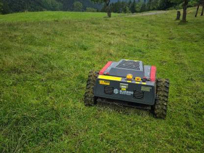 Bild 3:Übernehme Steilhang/Böschungsmulchen mit Blue Bird FM 24 70