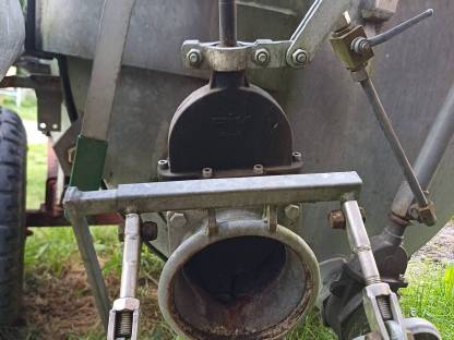 Bild 3:Bauer Güllefass