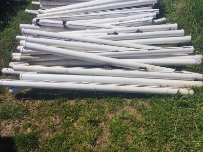 Weiße Weidezaun-Pfähle (2,20 m) + Halter & Kappen