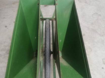 Bild 4:Düngerscheibtruhe