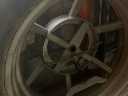 Bild 3:Zwilingsräder 12.4R36